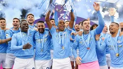 Jugadores de Manchester City celebrando el título de Premier League.