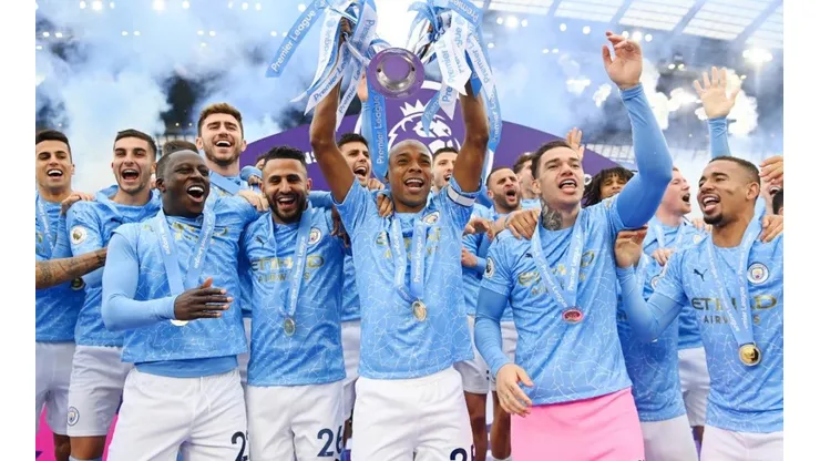 Jugadores de Manchester City celebrando el título de Premier League.