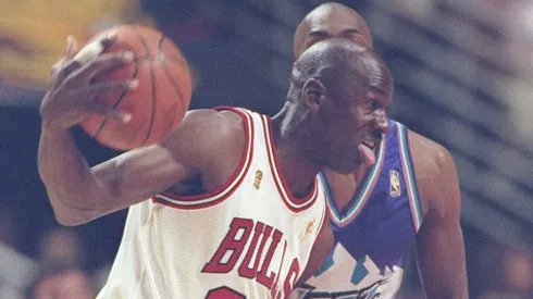 Michael Jordan y Bryon Russell