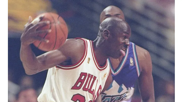 Michael Jordan y Bryon Russell