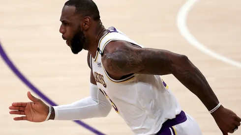 LeBron James cambiará de número en los Lakers