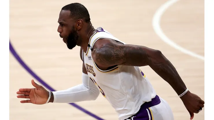 LeBron James cambiará de número en los Lakers