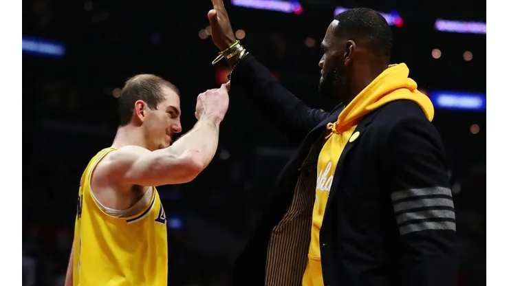 Alex Caruso y LeBron James