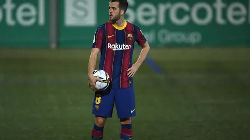 Miralem Pjanici durante un encuentro con Barcelona.