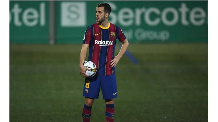 Miralem Pjanici durante un encuentro con Barcelona.