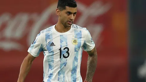 Cristian Romero durante un encuentro con Argentina.