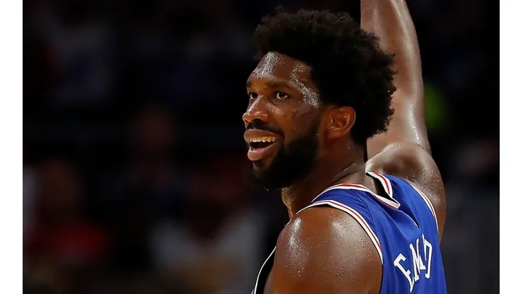 Joel Embiid volvió a ser la figura ofensiva de Philadelphia (Getty Images)