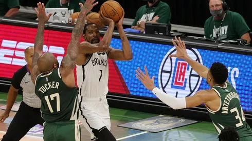 Kevin Durant ante Milwaukee Bucks en NBA Playoffs