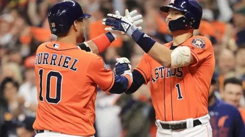 Yuli Gurriel y Carlos Correa