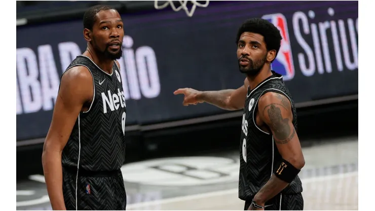 Kevin Durant y Kyrie Irving (Foto: Getty)