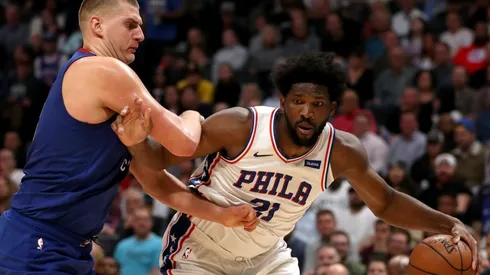 Nikola Jokic y Joel Embiid