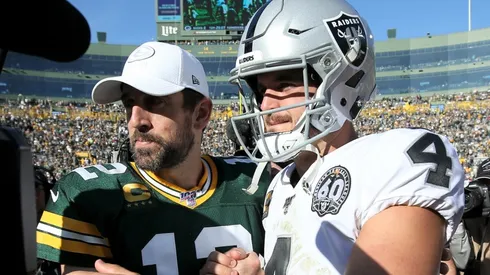 Aaron Rodgers y Derek Carr