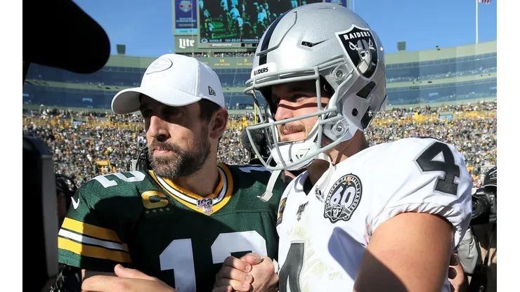 Aaron Rodgers y Derek Carr