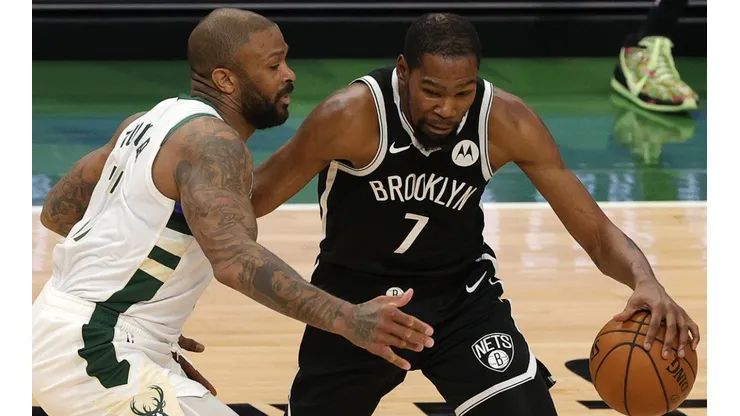 PJ Tucker y Kevin Durant