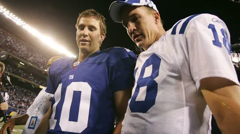 Los hermanos Peyton y Eli Manning.