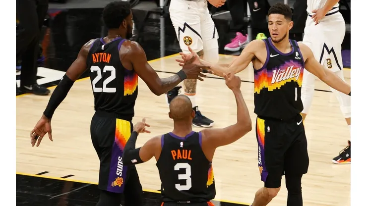 Ayton, Booker y Chris Paul.