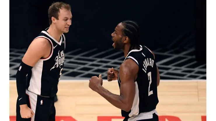 Kawhi Leonard y Luke Kennard en la victoria de Clippers.