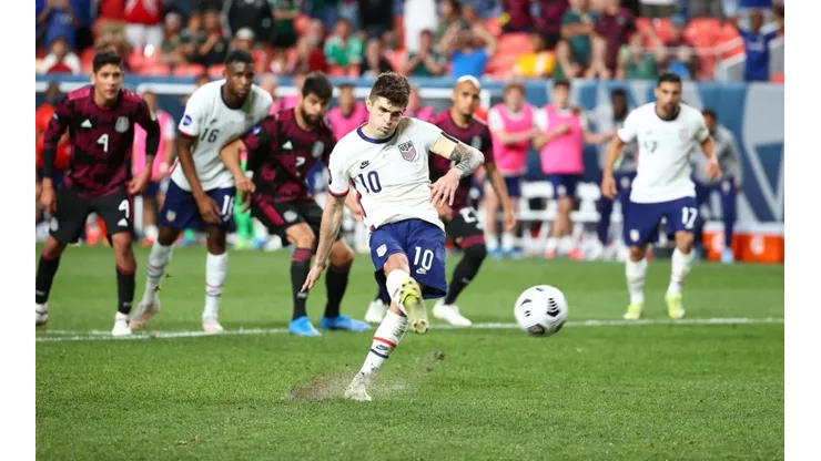 Christian Pulisic anotando ante México