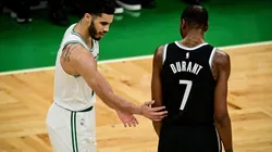 Kevin Durant y Jayson Tatum. (Foto: Getty)