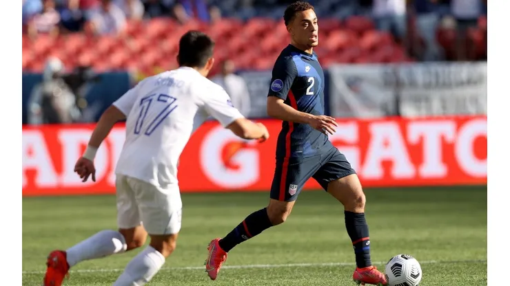 Sergiño Dest ante Honduras