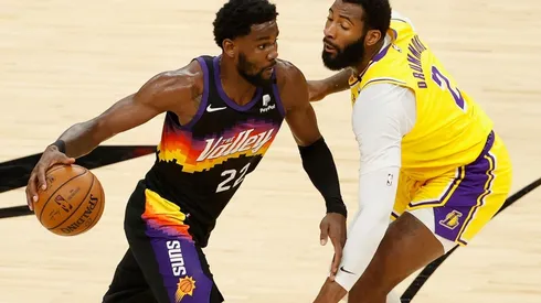 Deandre Ayton ante Lakers. (Foto: Getty)