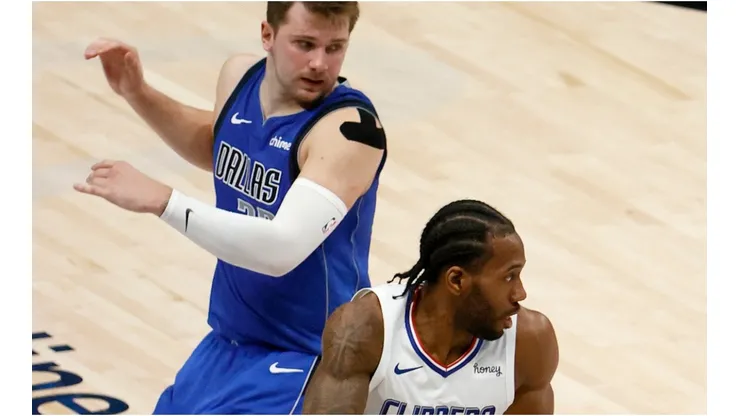 Kawhi Leonard y Luka Doncic (Foto: Getty)
