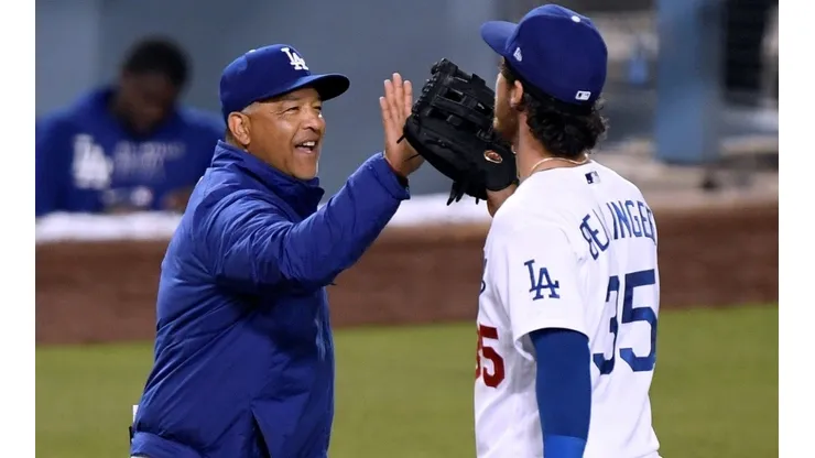 Dave Roberts y Cody Bellinger