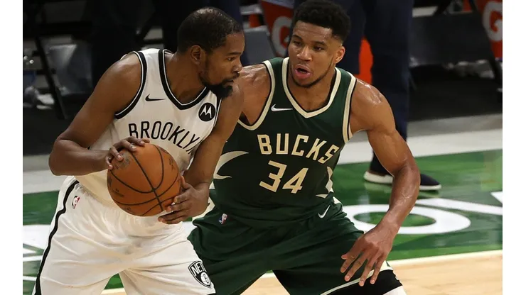 Kevin Durant y Giannis Antetokounmpo. (Foto: Getty)