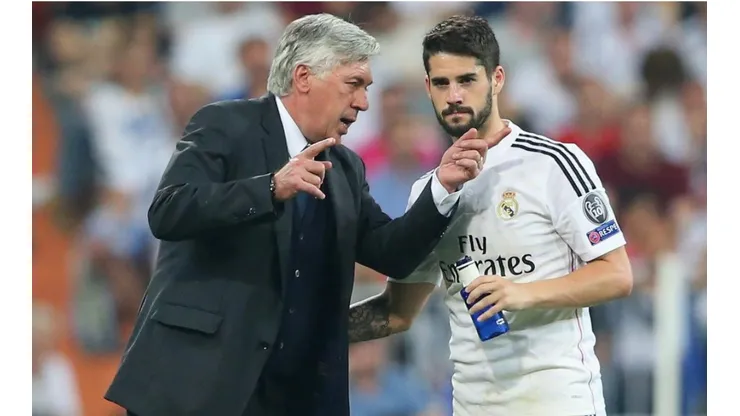 Carlo Ancelotti e Isco durante un entrenamiento con Real Madrid.