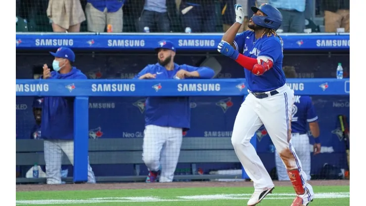 Vladimir Guerrero Jr. celebrando home run con Toronto Blue Jays