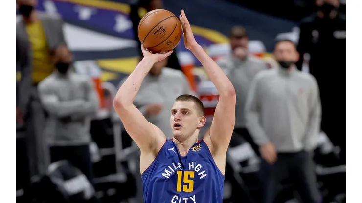 Nikola Jokic en la victoria ante Portland. (Foto: Getty)