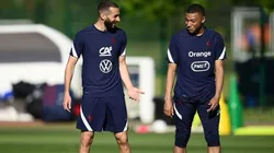 Karim Benzema y Kylian Mbappé durante un entrenamiento con Francia.
