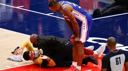 El fan, ya tackleado por el seguridad. (Foto: Getty)