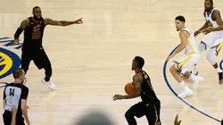 LeBron James y JR Smith en el juego 1 de las finales. (Foto: Getty)