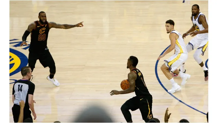 LeBron James y JR Smith en el juego 1 de las finales. (Foto: Getty)