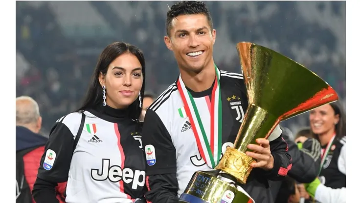 Georgina Rodríguez y Cristiano Ronaldo durante una celebración con Juventus.