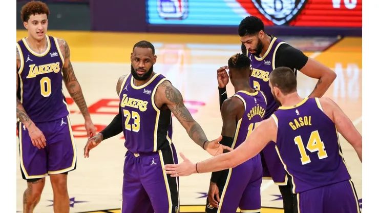 Kyle Kuzma, LeBron James, Dennis Schröder, Mark Gasol y Anthony Davis