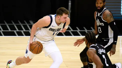 Luka Doncic, Kawhi Leonard y Paul George (Foto: Getty)