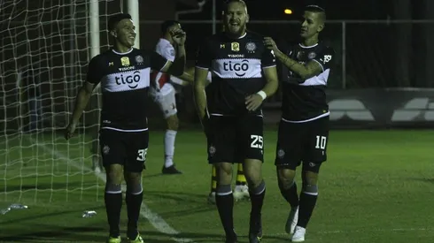 El festejo en el 1-0 de Olimpia.
