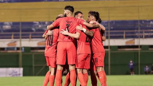 El festejo de los jugadores de Libertad.