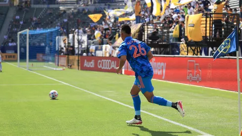 Efraín Álvarez en la victoria del Galaxy. (Foto: @LAGalaxy)