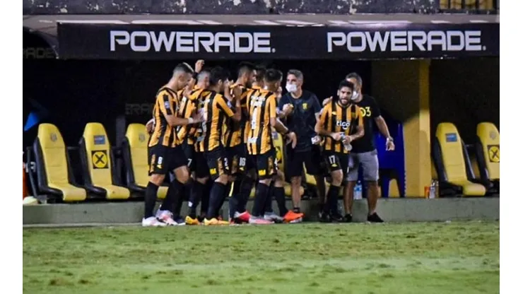 El festejo de los jugadores de Guaraní.