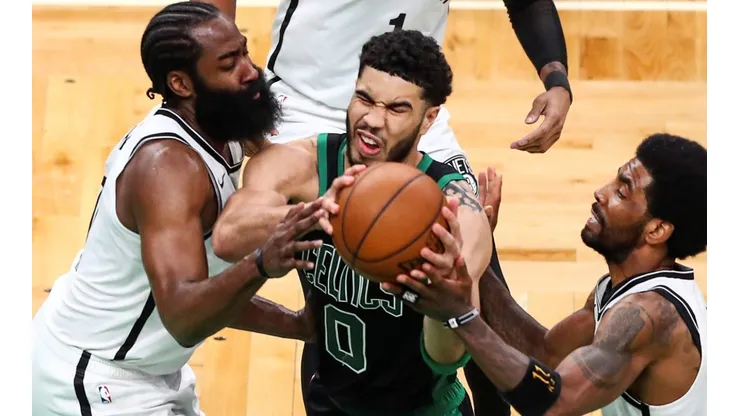 James Harden, Jayson Tatum y Kyrie Irving