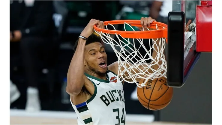 Giannis Antetokounmpo completó un doble-doble (Getty Images)