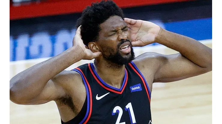 Joel Embiid en la victoria de sus Sixers. (Foto: Getty)