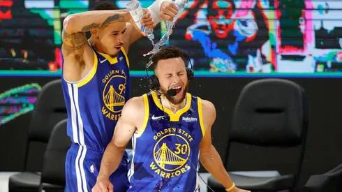Juan Toscano y Stephen Curry (Foto: Getty)