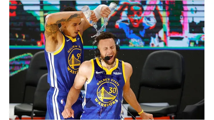 Juan Toscano y Stephen Curry (Foto: Getty)