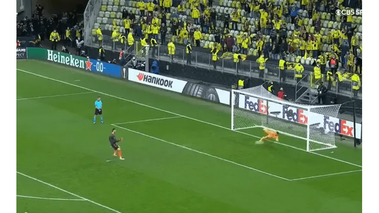 Video: Rulli metió su penal, se lo atajó a De Gea y Villarreal salió campeón
