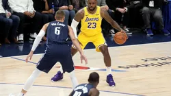 Kristaps Porzingis y LeBron James