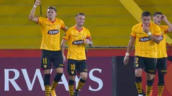 Carlos Garcés (izq) celebra con sus compañeros de Barcelona SC (Getty).